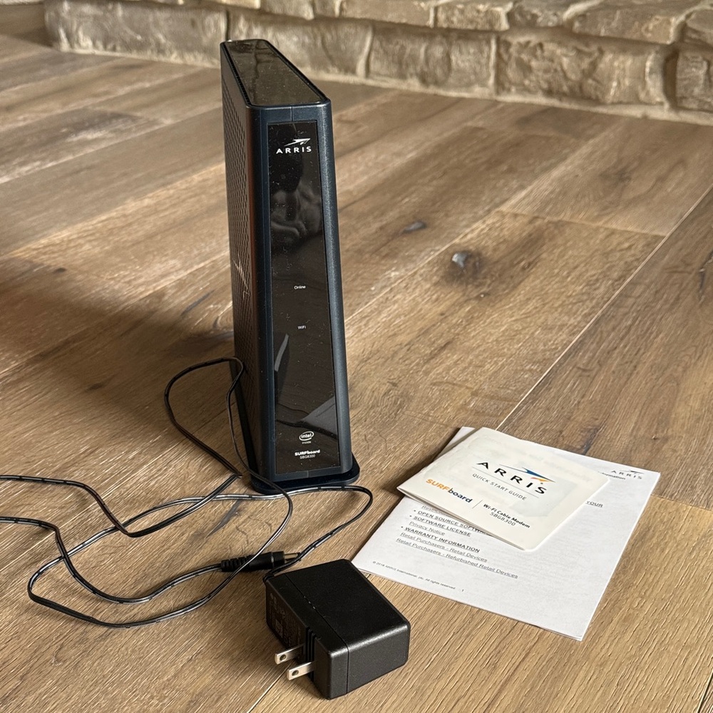 Arris SURF Cable Modem & Wi-Fi Router - Picture 3 of 3